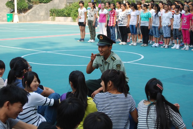 洛陽(yáng)東外2012初中部新生軍訓(xùn)