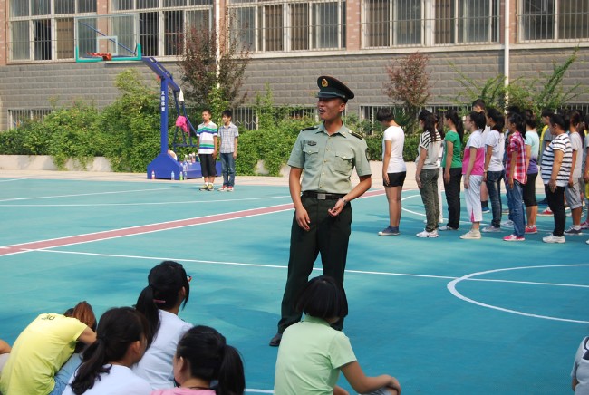 洛陽(yáng)東外2012初中部新生軍訓(xùn)