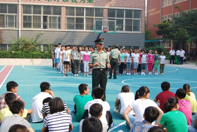 洛陽(yáng)東外2012初中部新生軍訓(xùn)