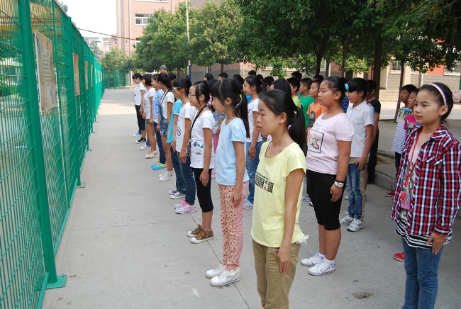 洛陽(yáng)東外2012初中部新生軍訓(xùn)