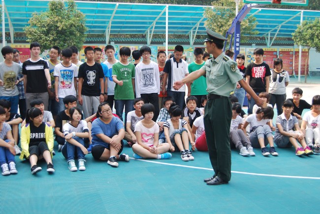 洛陽東外2012初中部新生軍訓(xùn)