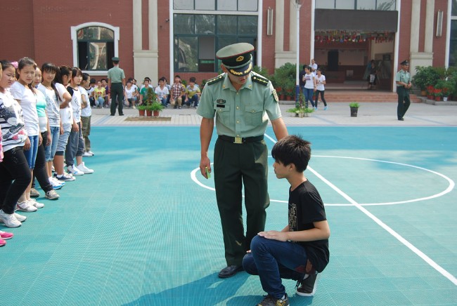 洛陽東外2012初中部新生軍訓(xùn)