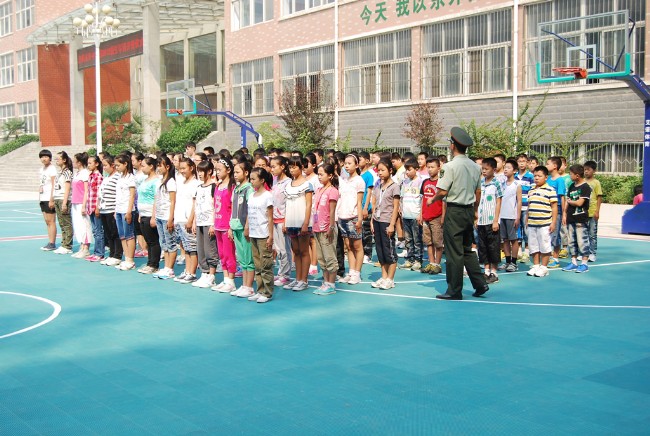 洛陽東外2012初中部新生軍訓(xùn)