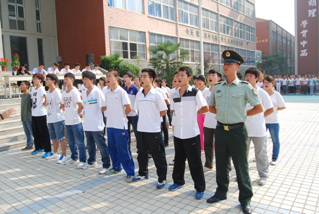 洛陽東外中學部新生軍訓會操表演