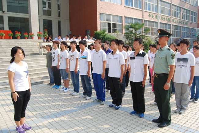 洛陽東外中學部新生軍訓會操表演