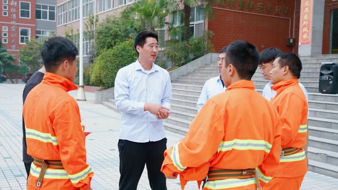 安不忘危 防患于未“燃”——洛陽(yáng)東外校車消防安全疏散演練