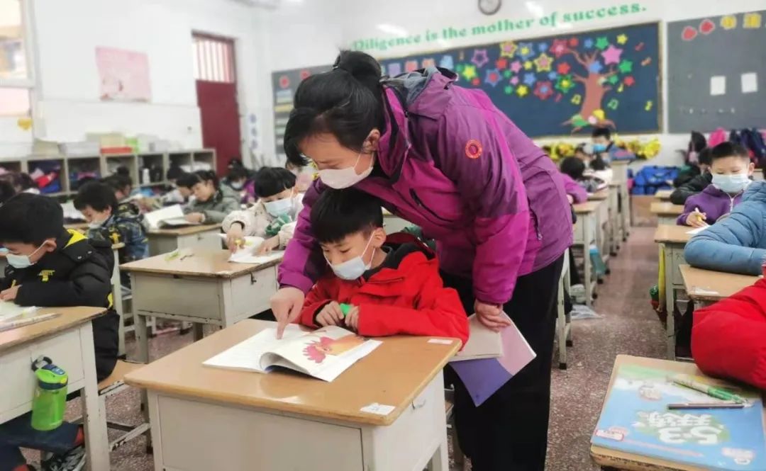 師生共讀一本書——洛陽東外小學(xué)部“滿天星”閱讀計(jì)劃