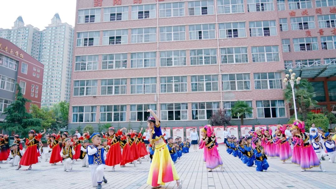 洛陽東方外國語幼兒園獻(xiàn)禮建黨一百年暨六一民族大聯(lián)歡活動(dòng)