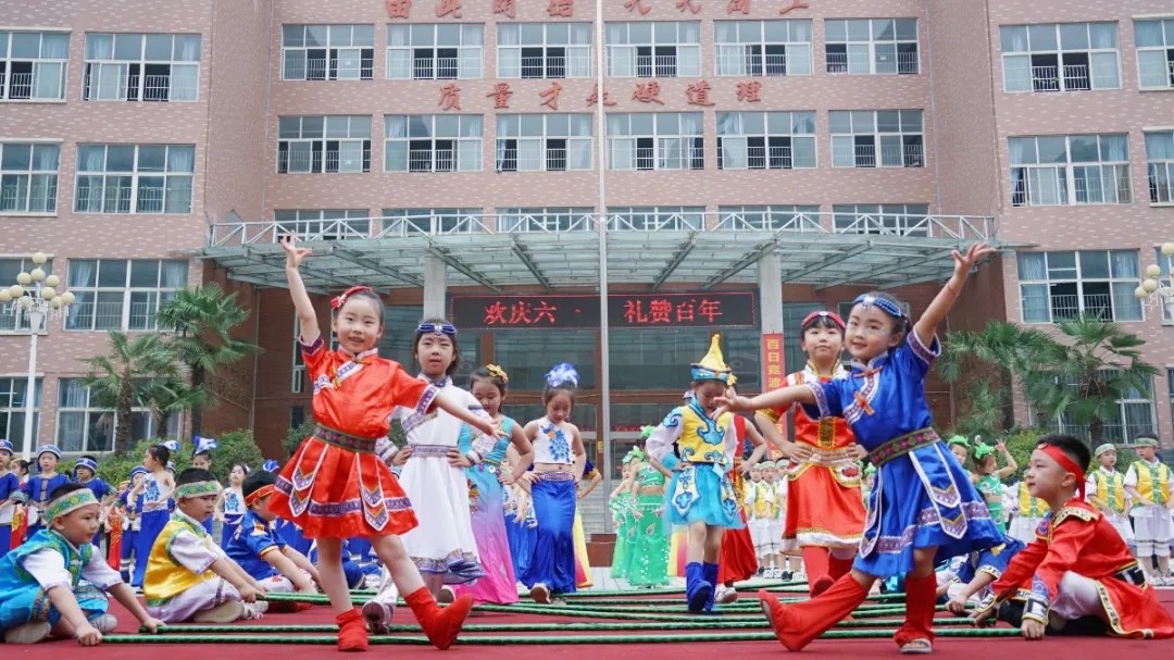 洛陽東方外國語幼兒園獻(xiàn)禮建黨一百年暨六一民族大聯(lián)歡活動(dòng)