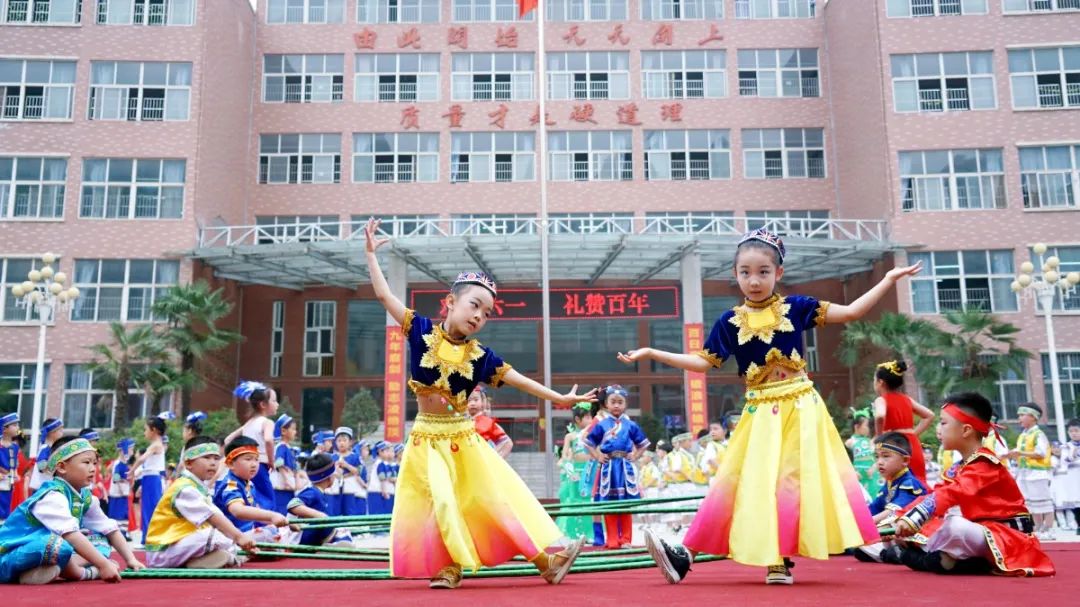 洛陽東方外國語幼兒園獻(xiàn)禮建黨一百年暨六一民族大聯(lián)歡活動(dòng)