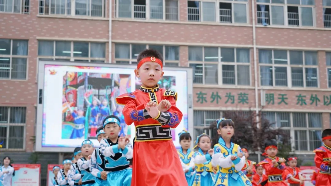 洛陽東方外國語幼兒園獻(xiàn)禮建黨一百年暨六一民族大聯(lián)歡活動(dòng)