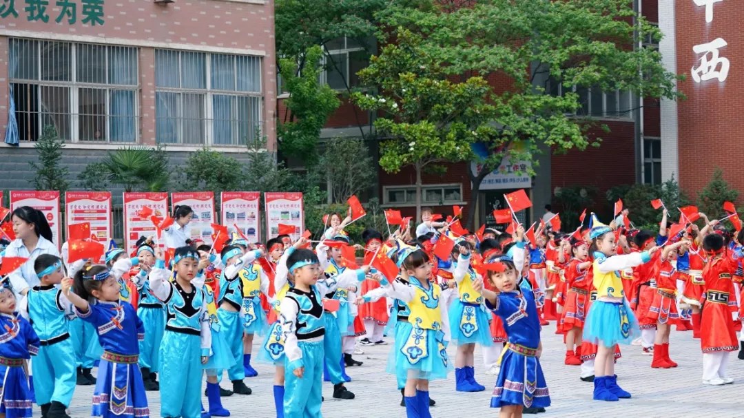 洛陽東方外國語幼兒園獻(xiàn)禮建黨一百年暨六一民族大聯(lián)歡活動(dòng)