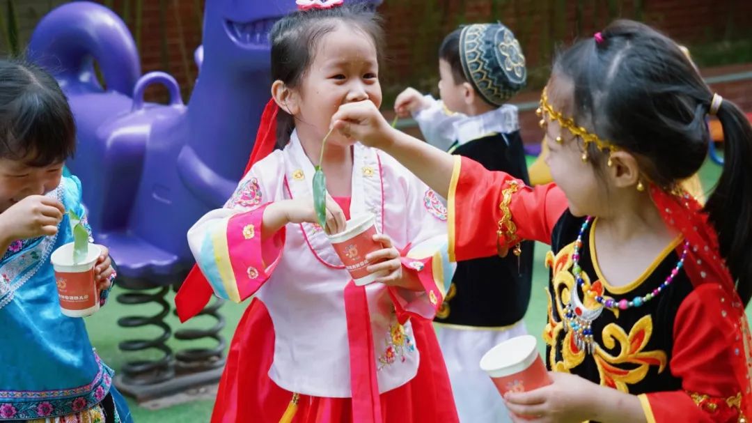 洛陽東方外國語幼兒園獻(xiàn)禮建黨一百年暨六一民族大聯(lián)歡活動(dòng)