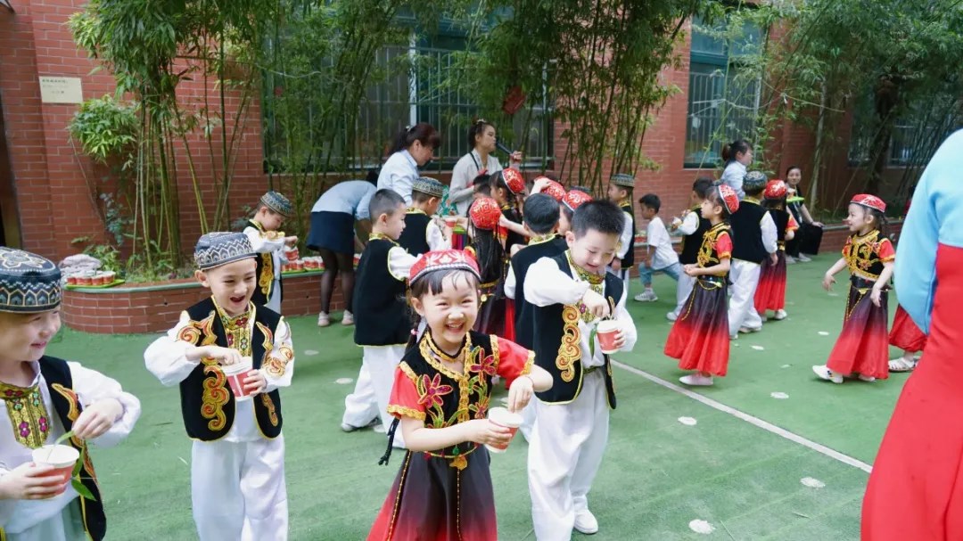 洛陽東方外國語幼兒園獻(xiàn)禮建黨一百年暨六一民族大聯(lián)歡活動(dòng)