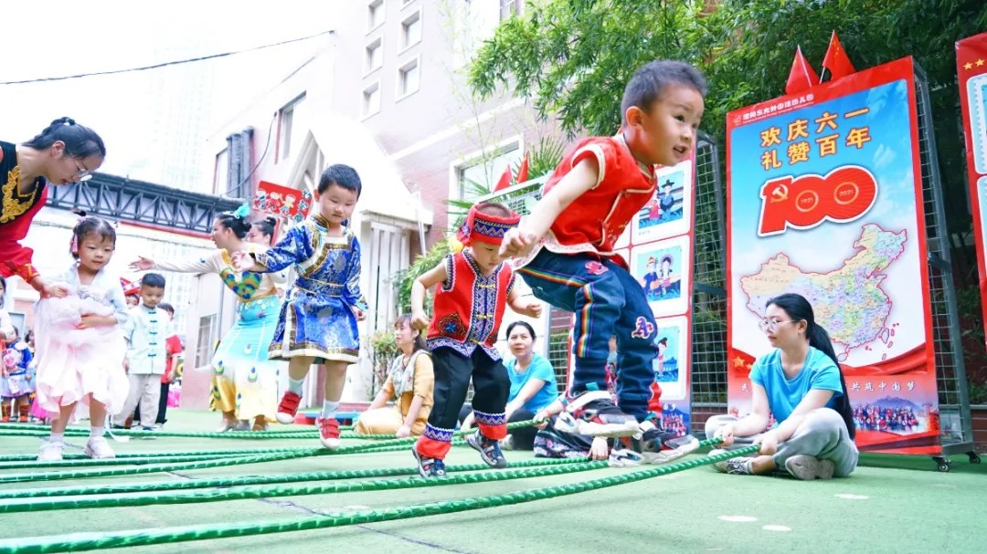 洛陽東方外國語幼兒園獻(xiàn)禮建黨一百年暨六一民族大聯(lián)歡活動(dòng)