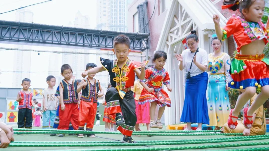 洛陽東方外國語幼兒園獻(xiàn)禮建黨一百年暨六一民族大聯(lián)歡活動(dòng)