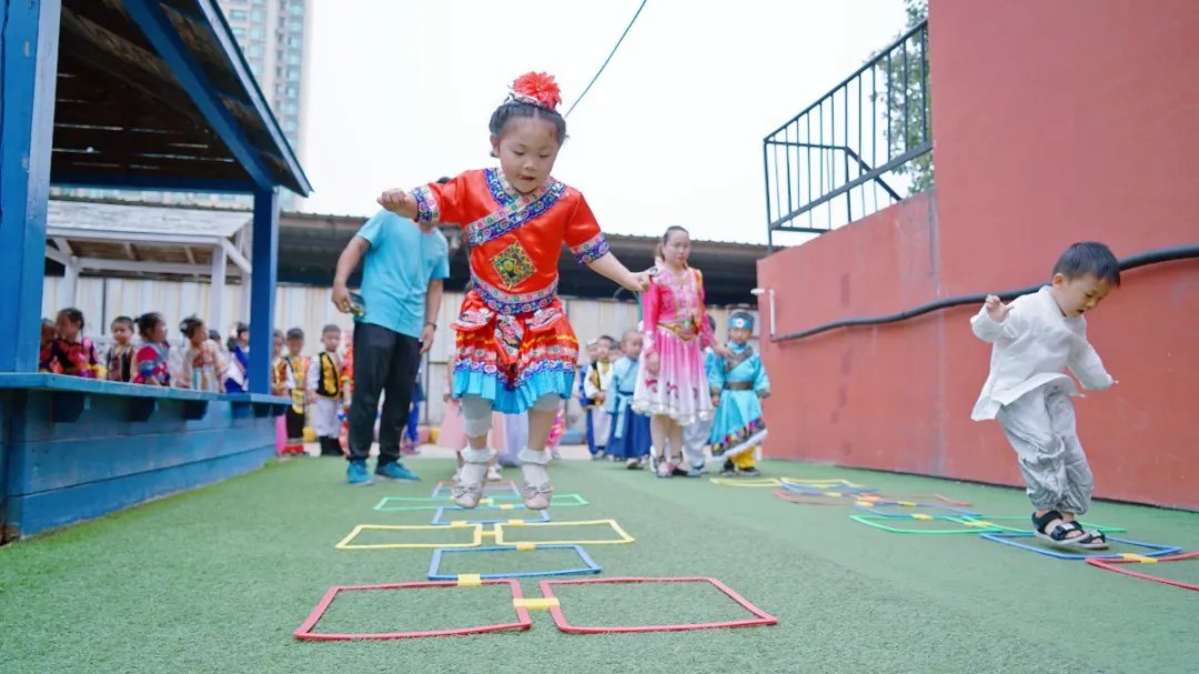 洛陽東方外國語幼兒園獻(xiàn)禮建黨一百年暨六一民族大聯(lián)歡活動(dòng)