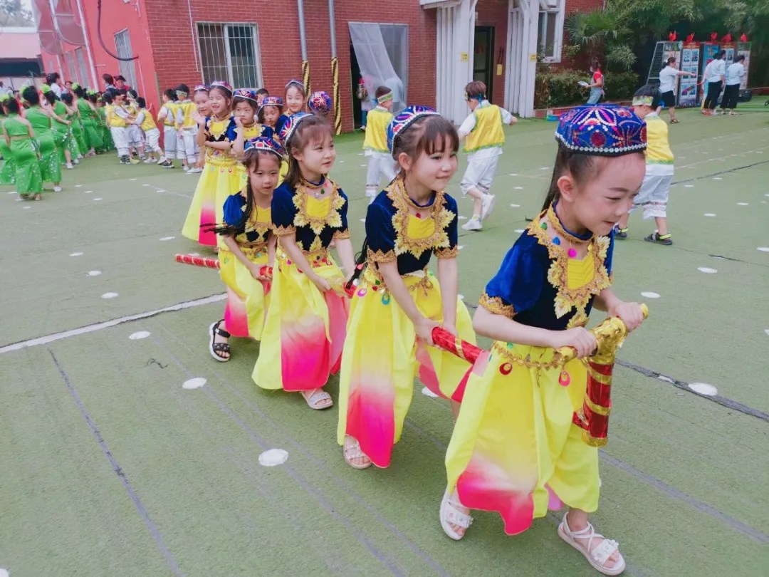 洛陽東方外國語幼兒園獻(xiàn)禮建黨一百年暨六一民族大聯(lián)歡活動(dòng)