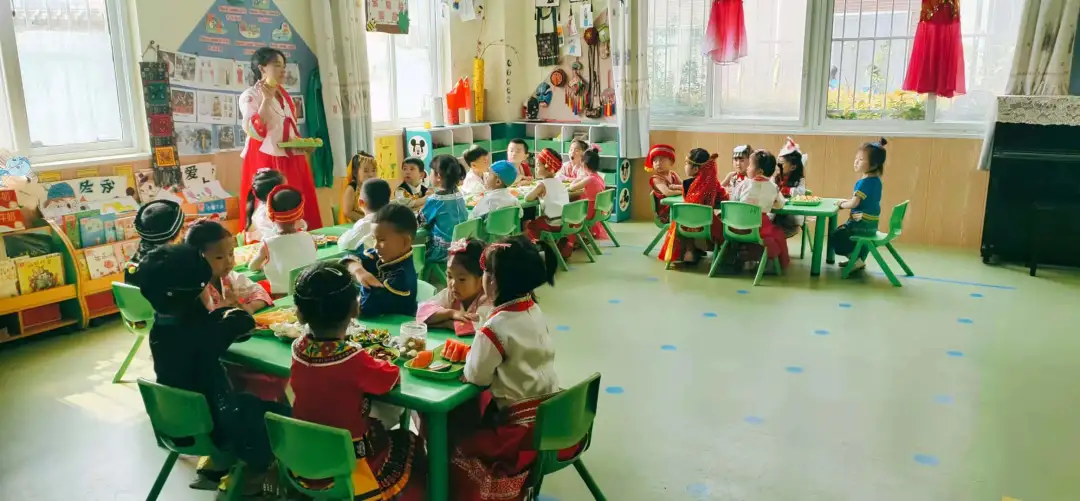 洛陽東方外國語幼兒園獻(xiàn)禮建黨一百年暨六一民族大聯(lián)歡活動(dòng)