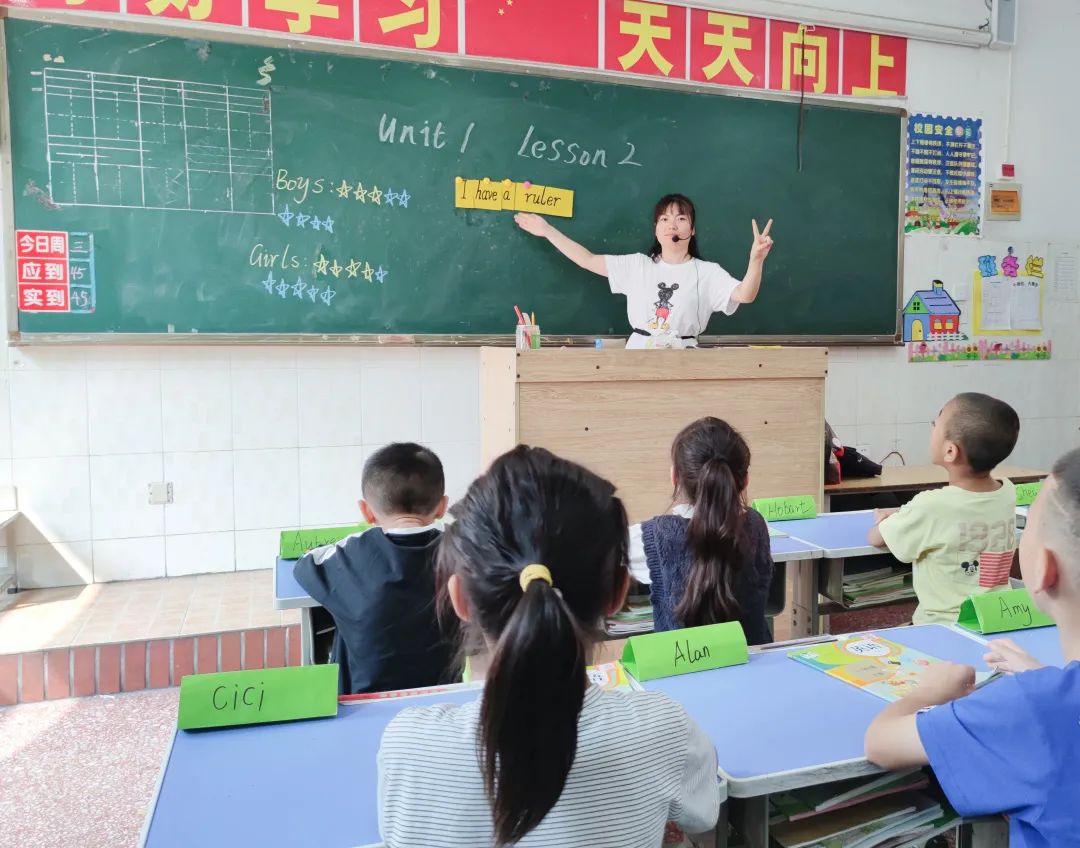 秋日校園丨一抹真情人心暖