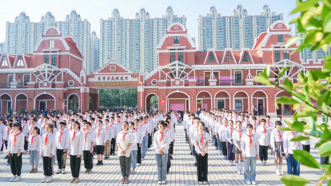 青春不散場，追夢再出發(fā)——洛陽東外2022屆小學(xué)生畢業(yè)典禮